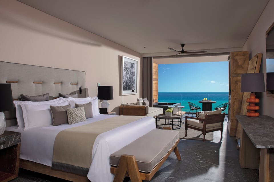 Preferred Club Junior Suite King Ocean Front | Premium bedding, minibar, in-room safe, blackout drapes