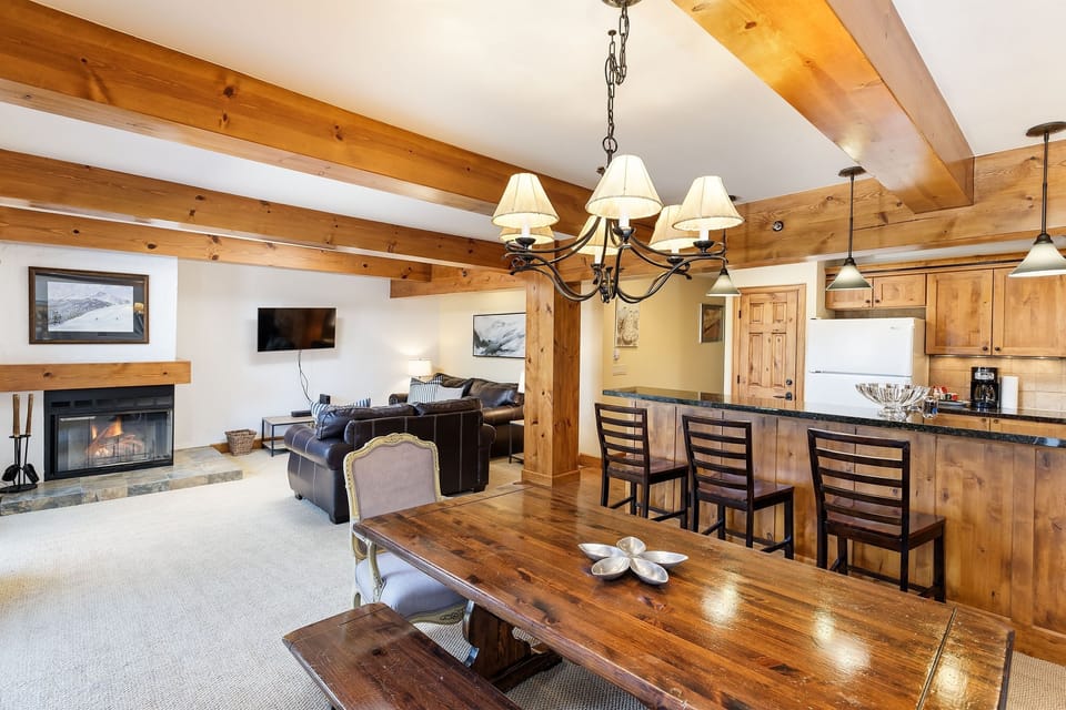 Condo, 2 Bedrooms | Private kitchen | Fridge, oven, stovetop, coffee/tea maker