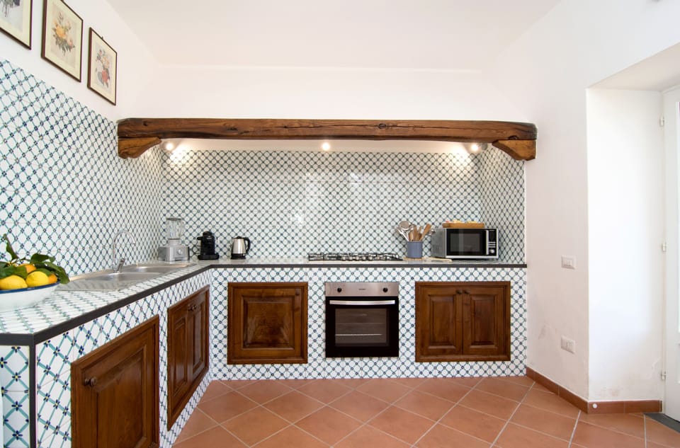 Luxury Villa | Private kitchen | Fridge, microwave, oven, stovetop