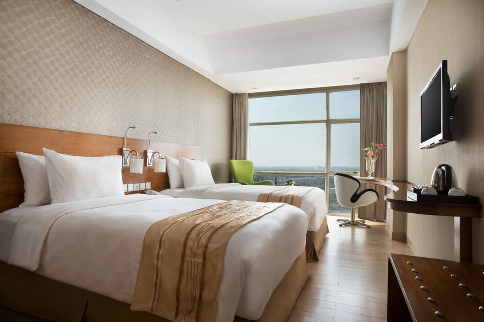 Premium bedding, minibar, in-room safe, desk