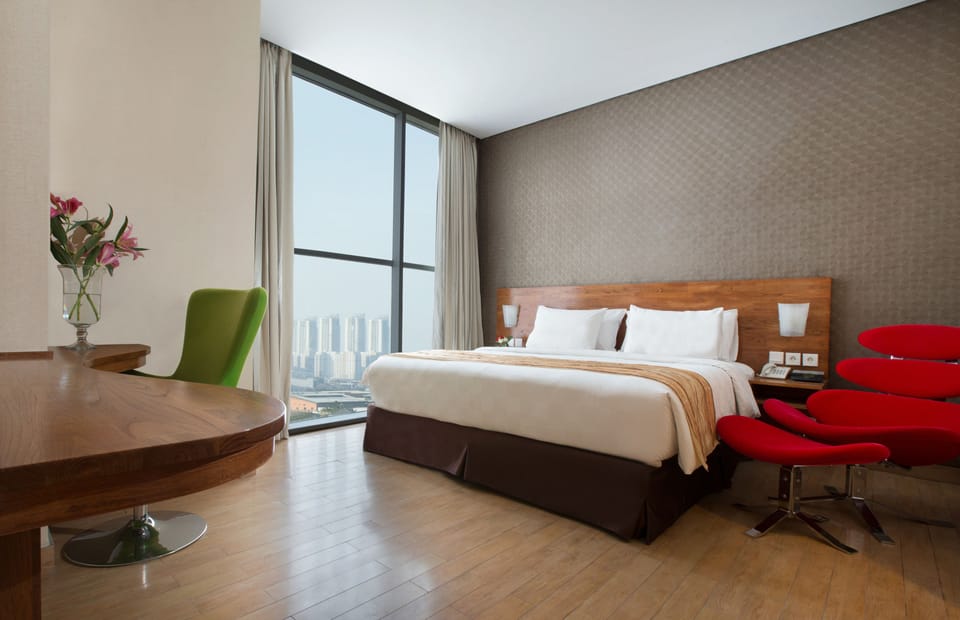 Premium bedding, minibar, in-room safe, desk