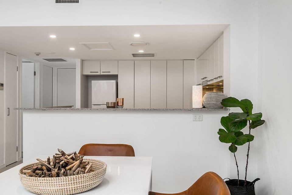 1 Bedroom Garden View Apartment | Dining room