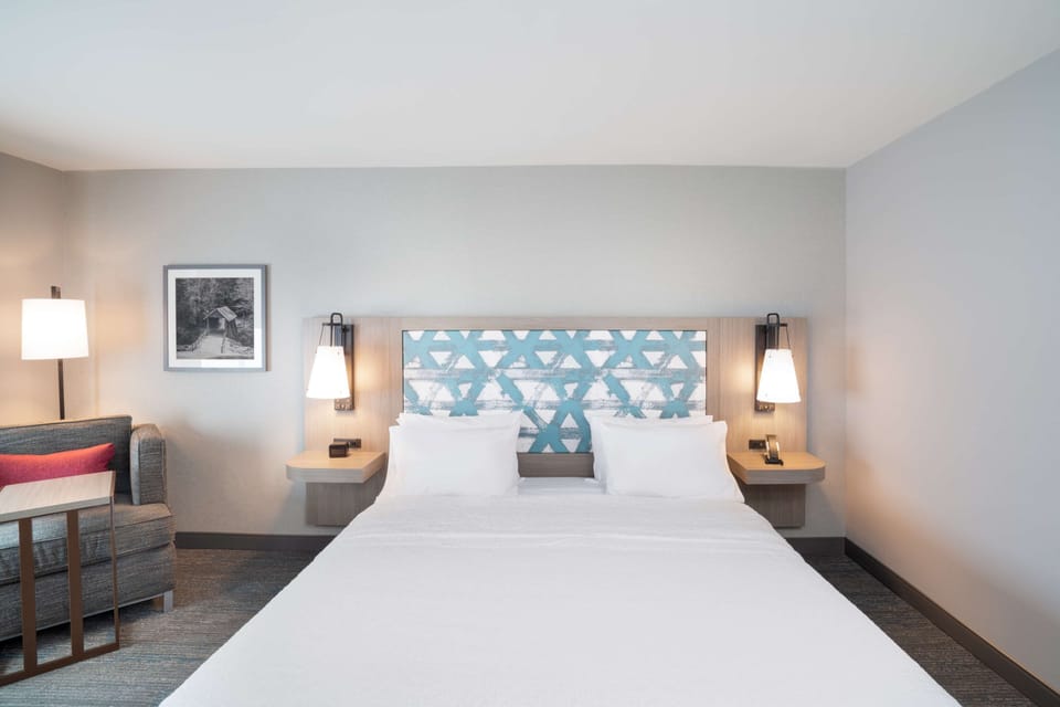 Room, 1 King Bed, Accessible, Bathtub | In-room safe, iron/ironing board, bed sheets