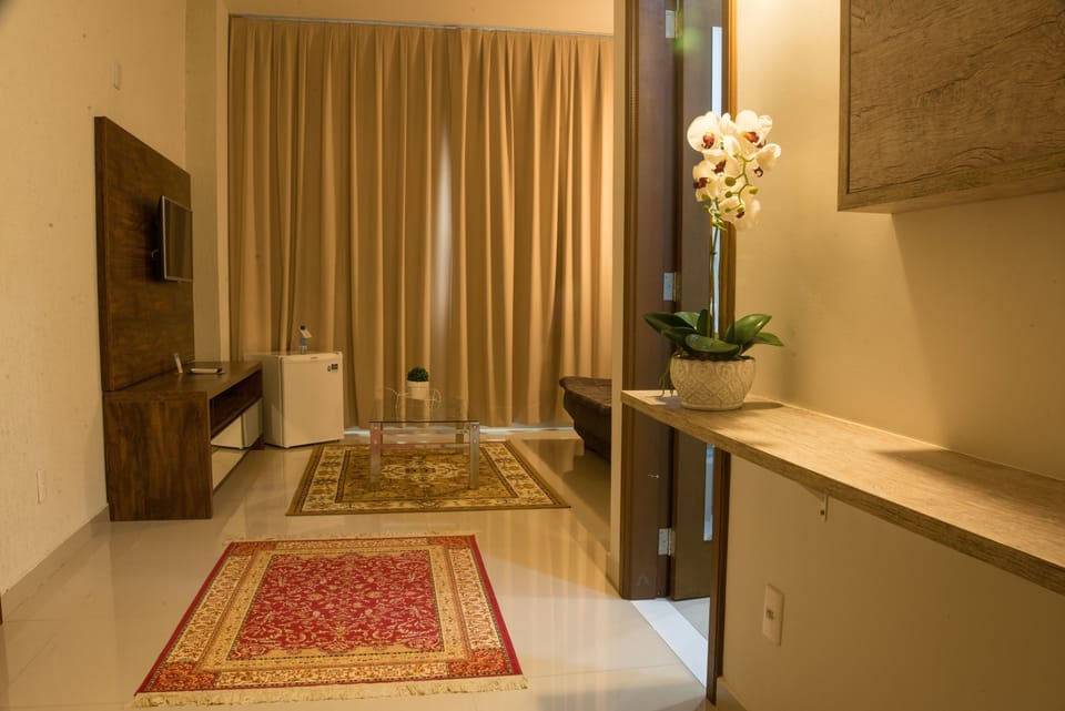 Deluxe Studio Suite, 1 Queen Bed | Living room | TV