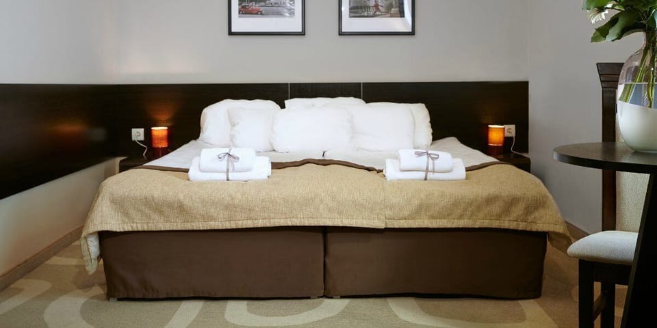 Standard Twin Room | In-room safe, desk, iron/ironing board, rollaway beds