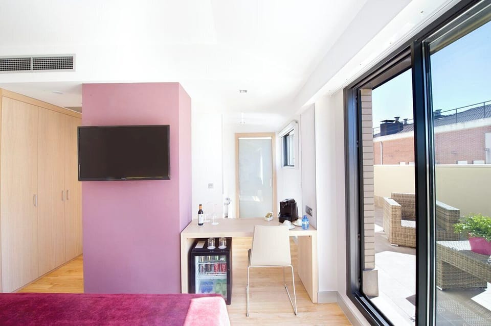 Executive Room, Terrace | Premium bedding, minibar, in-room safe, desk