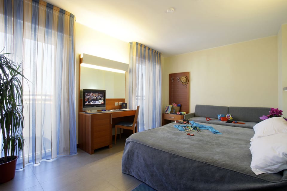 Minibar, in-room safe, desk, soundproofing