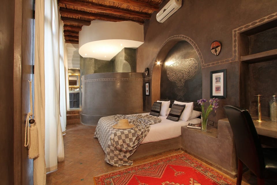 Suite supérieure salle de bain privée | Premium bedding, in-room safe, desk, free WiFi