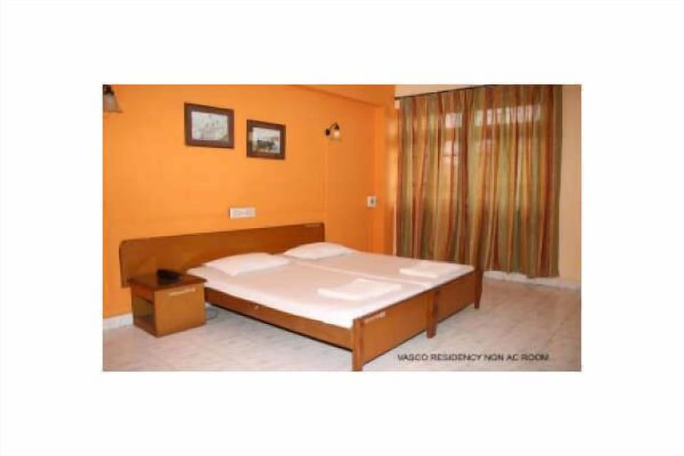 Room (with A/C) | Desk, bed sheets
