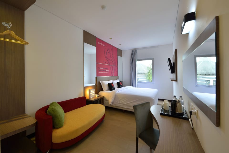 In-room safe, desk, free WiFi