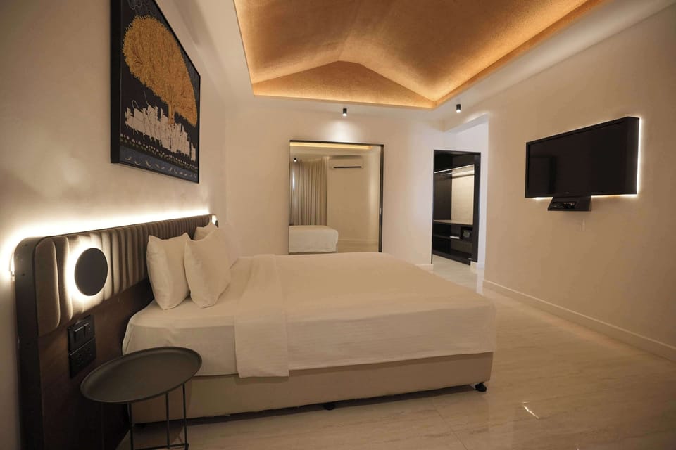 Premium Suite, 1 King Bed, Non Smoking (Separate Living Room;with Sofabed) | Minibar, in-room safe, desk, iron/ironing board