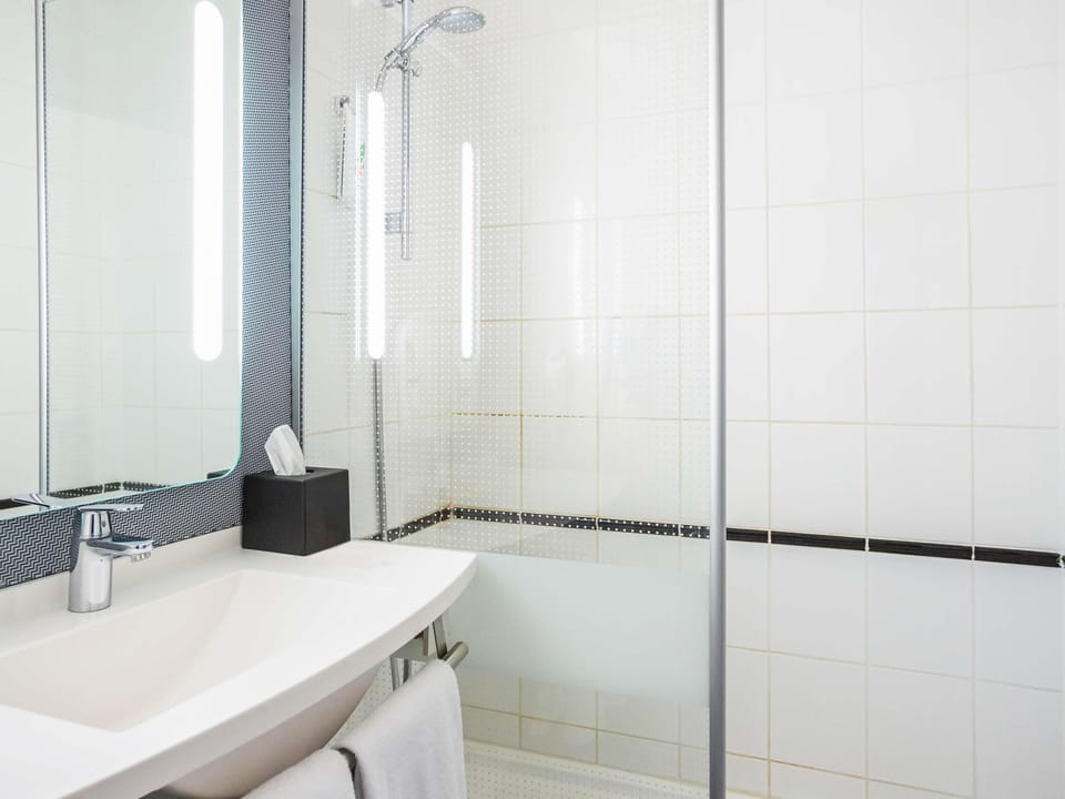 1 bedroom, premium bedding, pillowtop beds, desk
