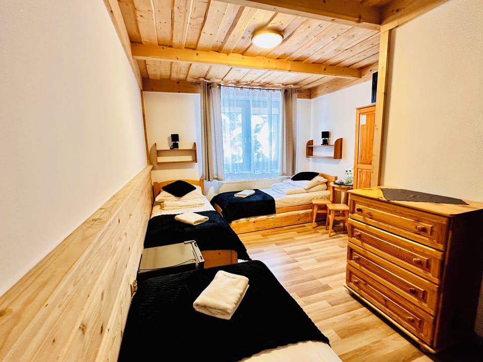 Triple Room | Individually decorated, individually furnished, iron/ironing board