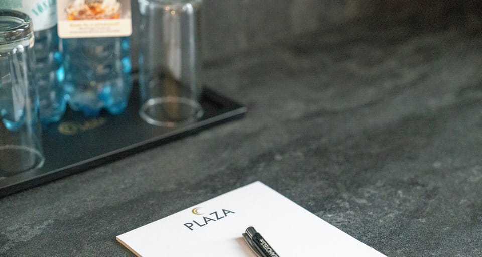 Doppelzimmer Hofseitig | In-room safe, individually decorated, individually furnished, desk