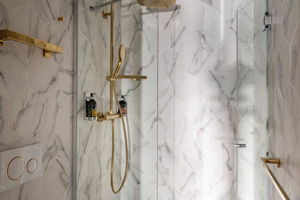 Superior Double Room | Bathroom | Shower, designer toiletries, hair dryer, towels