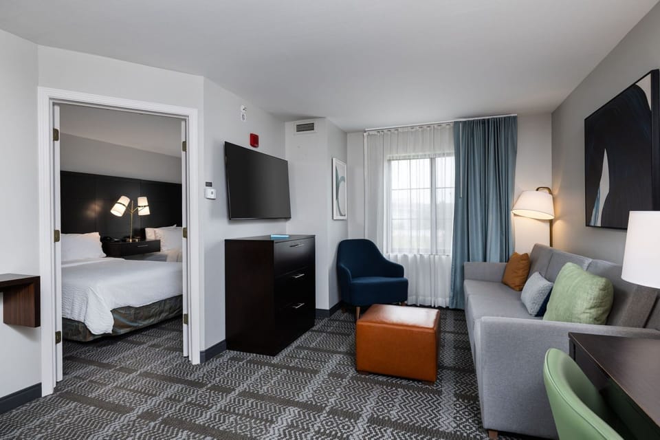 Suite, 1 Bedroom, Kitchen | Premium bedding, in-room safe, desk, laptop workspace