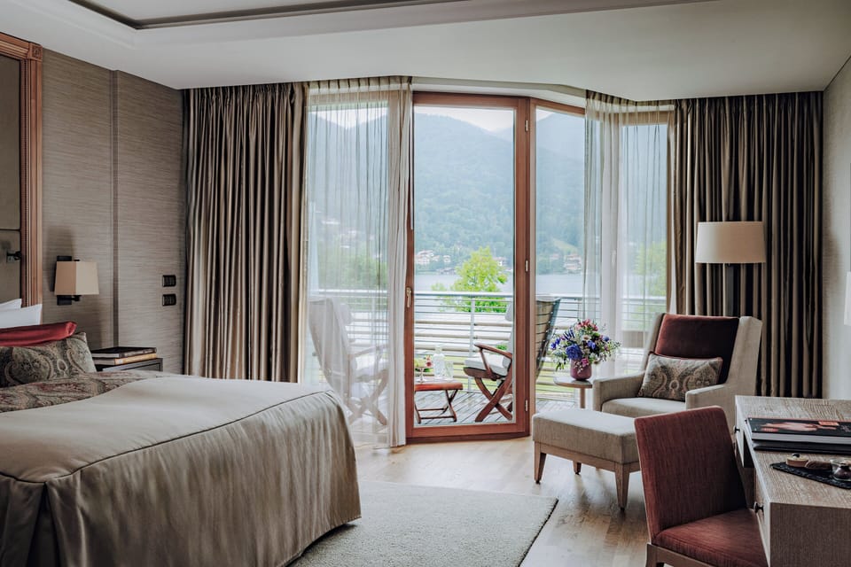 Elegant Nature Deluxe Room with Lake View | Hypo-allergenic bedding, free minibar, in-room safe