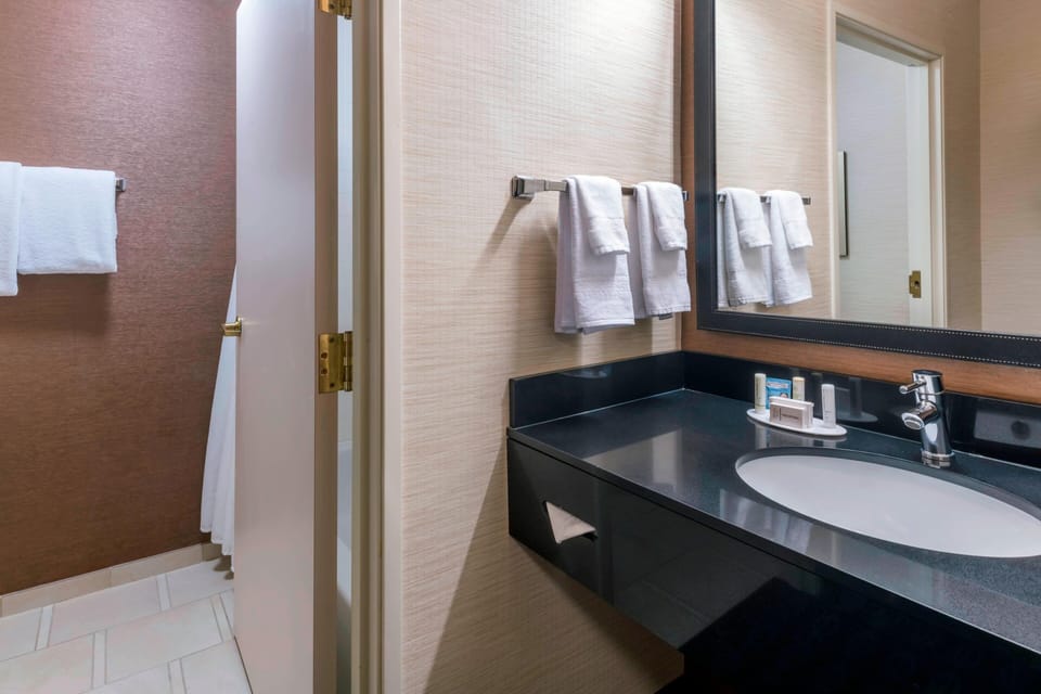 Combined shower/tub, eco-friendly toiletries, hair dryer, towels
