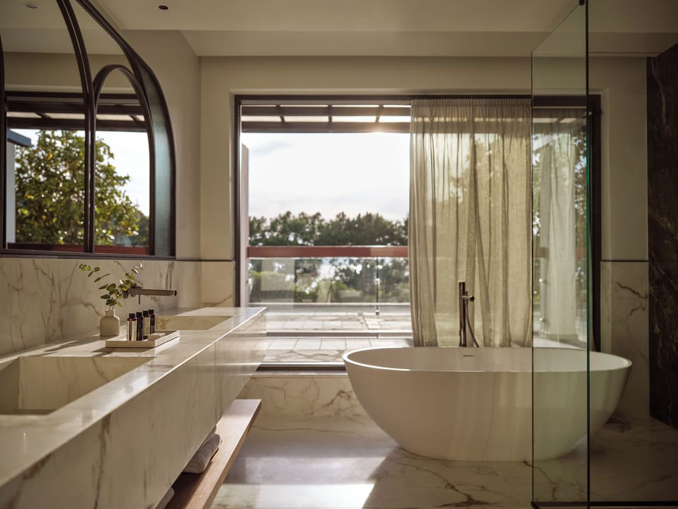 Panorama Suite Sea Front | Bathroom | Free toiletries, hair dryer, bathrobes, towels