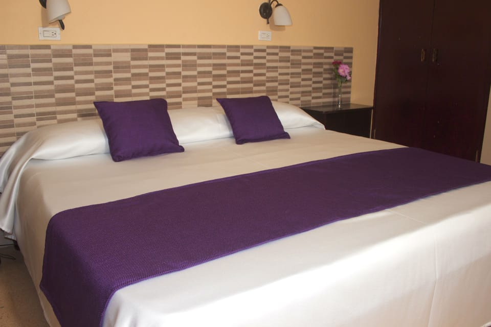Standard Double Room, 1 Queen Bed | Premium bedding, in-room safe, WiFi (free), bed sheets