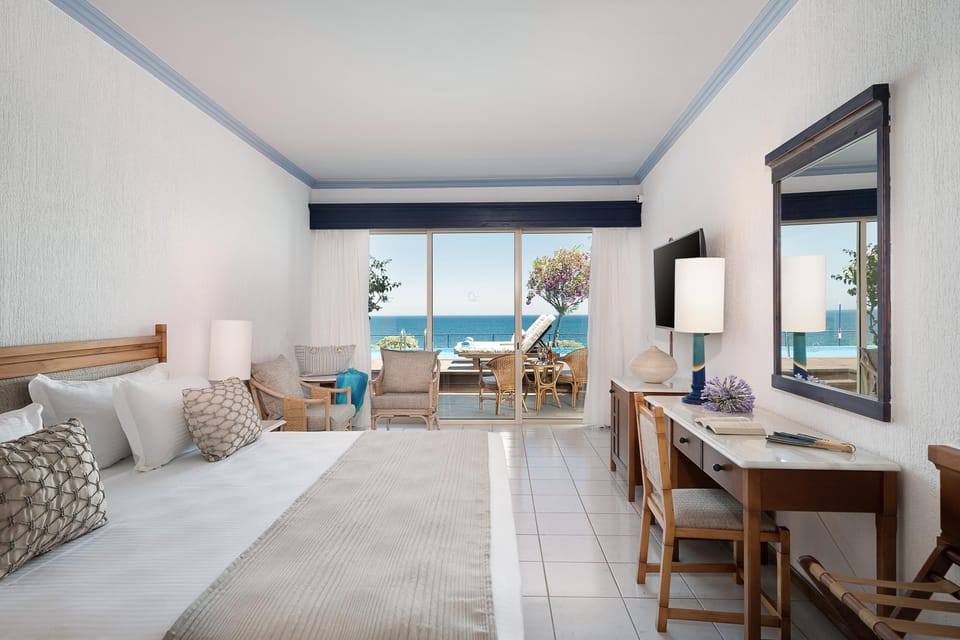 Down comforters, in-room safe, desk, laptop workspace