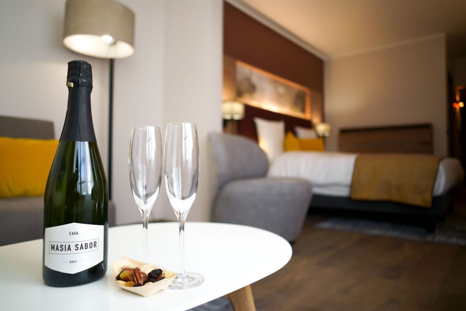 Junior Suite (1 Twin Bed) | Hypo-allergenic bedding, minibar, in-room safe, desk