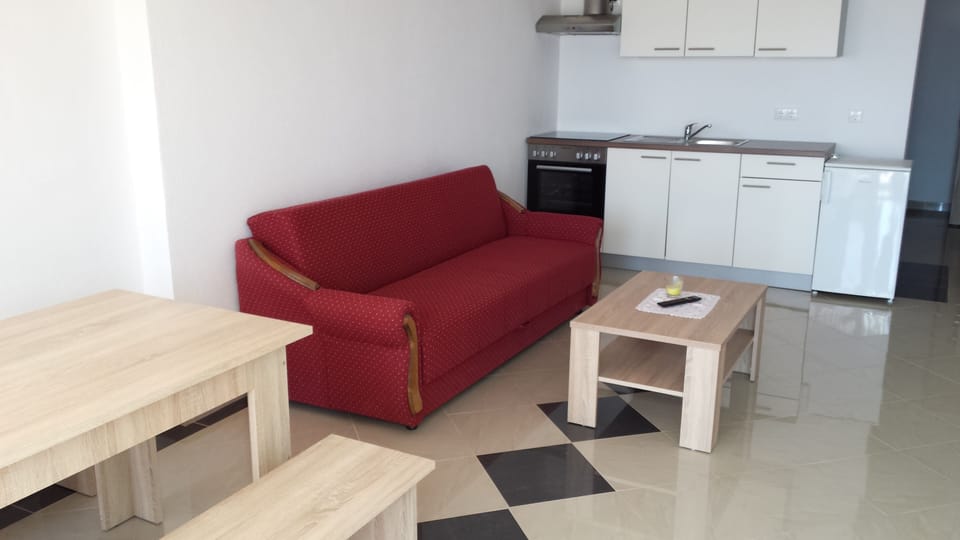 Apartment, 1 Bedroom, Accessible, Smoking | Dining