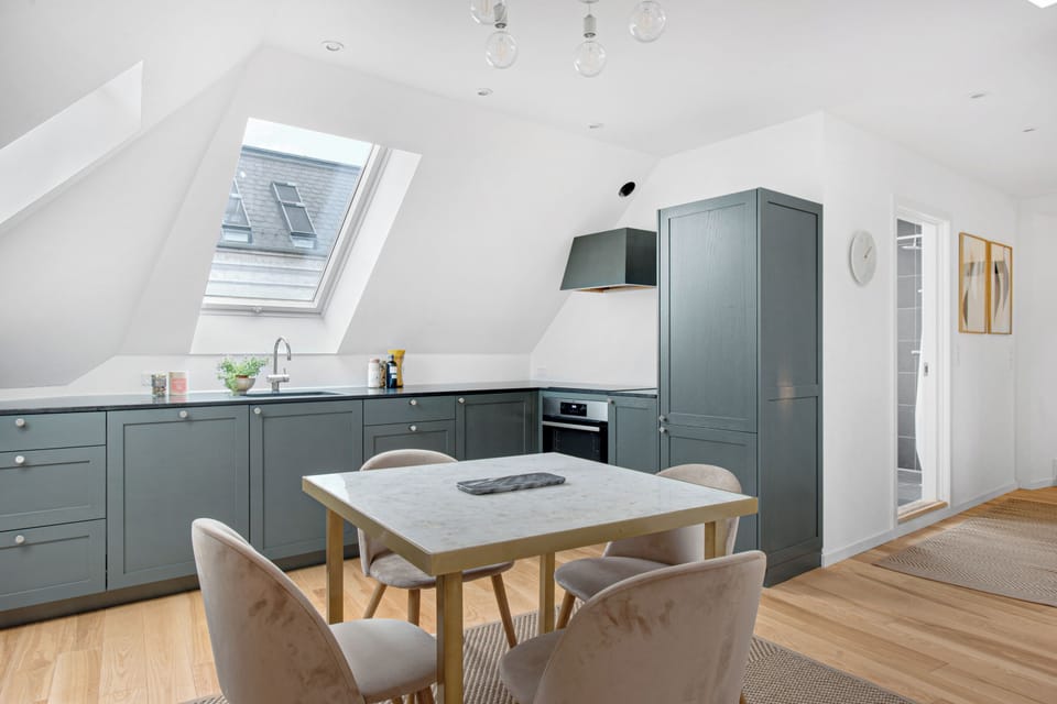 Apartment, 1 Bedroom, Terrace, City View | Dining