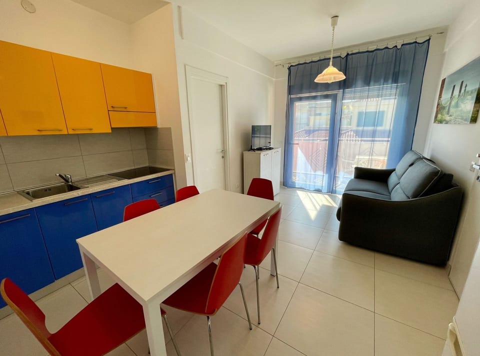 Apartment, 2 Bedrooms, Balcony | Interior