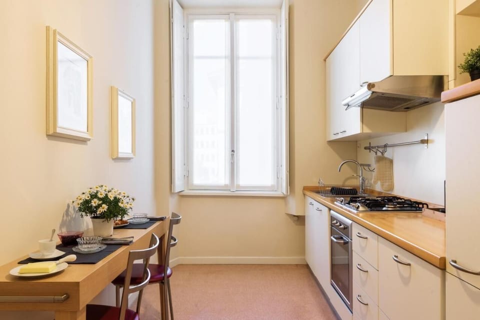 City Apartment | Private kitchen | Oven, stovetop, dishwasher, espresso maker