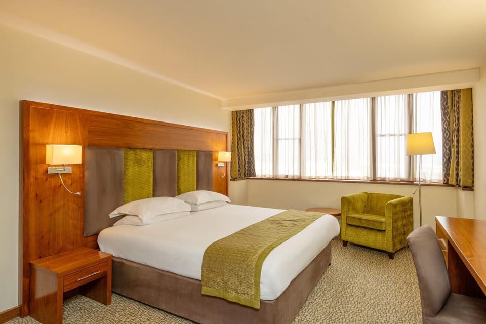 Standard Double or Twin Room | In-room safe, desk, laptop workspace, iron/ironing board