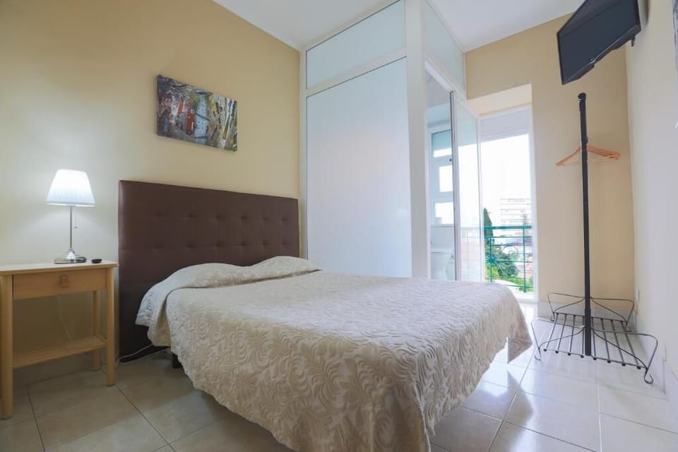 Premium bedding, in-room safe, blackout drapes, soundproofing