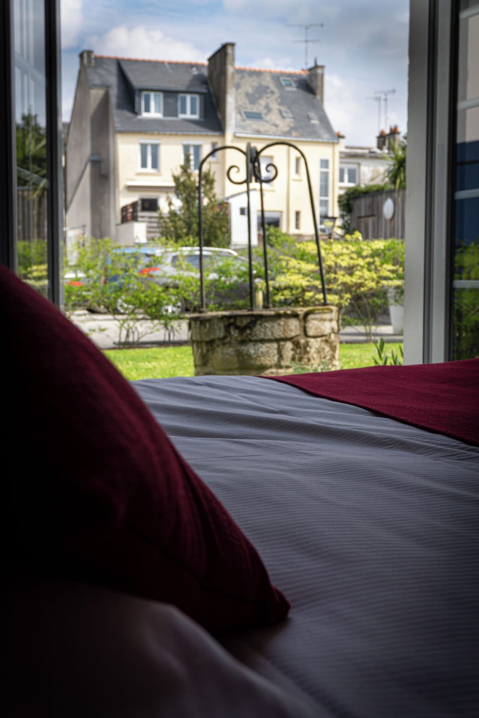 Comfort Room, Garden Level | Premium bedding, in-room safe, desk, laptop workspace