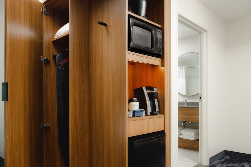 Desk, WiFi (free), bed sheets
