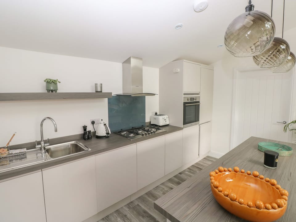 Cottage | Private kitchen | Fridge, dishwasher, electric kettle, toaster