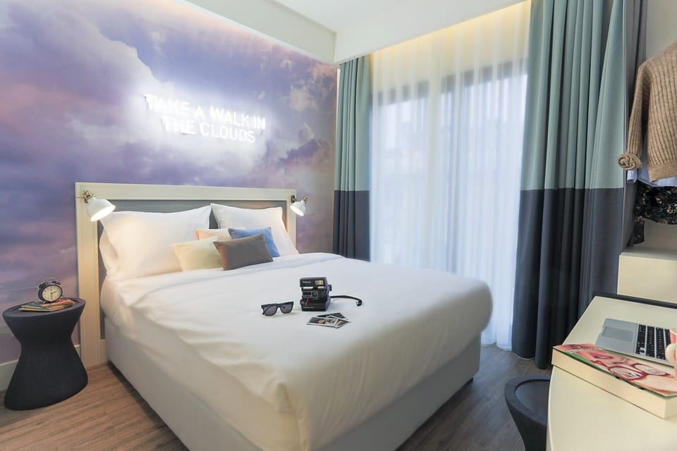 Deluxe Double Room | Minibar, in-room safe, desk, laptop workspace