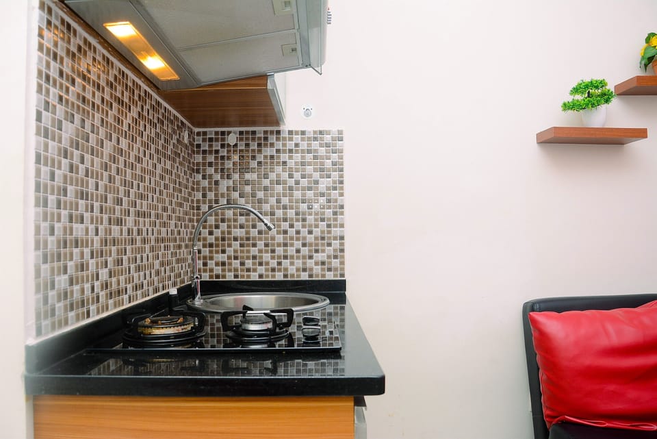Room | Private kitchen | Fridge, stovetop, cookware/dishes/utensils