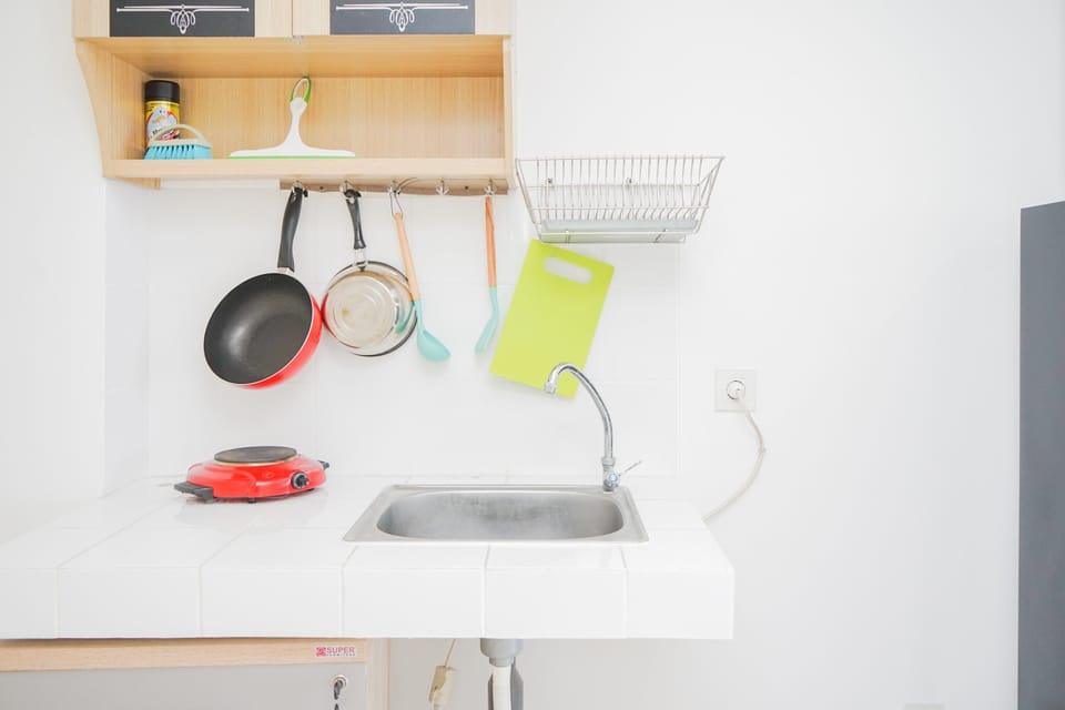Room | Private kitchen | Fridge, stovetop, cookware/dishes/utensils