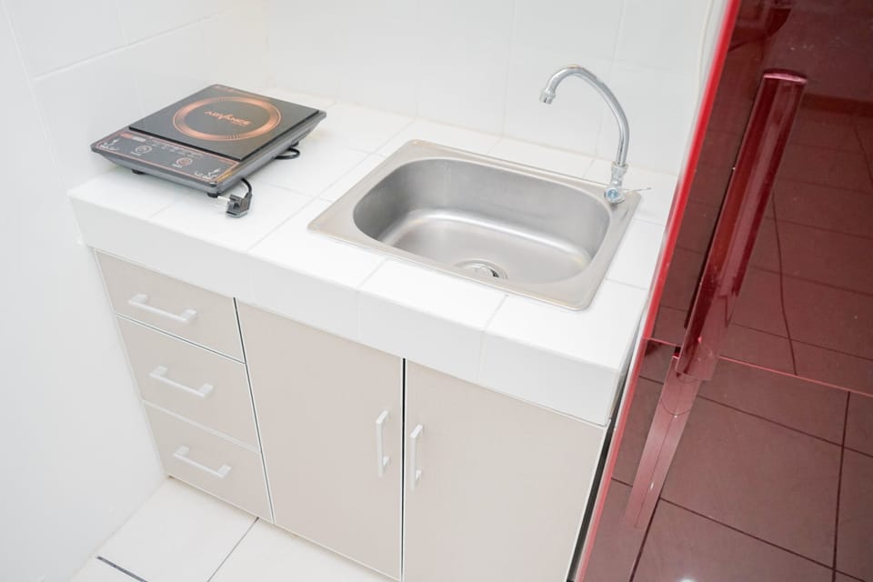 Room | Private kitchen | Fridge, stovetop, cookware/dishes/utensils