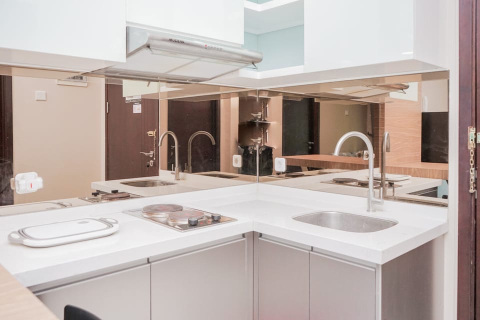 Room | Private kitchen | Fridge, stovetop, cookware/dishes/utensils