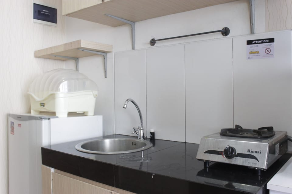 Room | Private kitchen | Fridge, stovetop, cookware/dishes/utensils