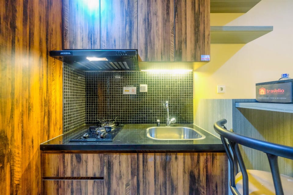 Room | Private kitchen | Fridge, stovetop, cookware/dishes/utensils