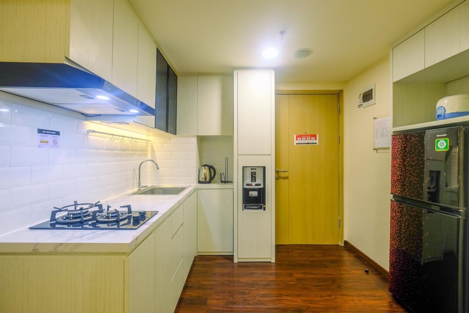 Room | Private kitchen | Fridge, stovetop, cookware/dishes/utensils