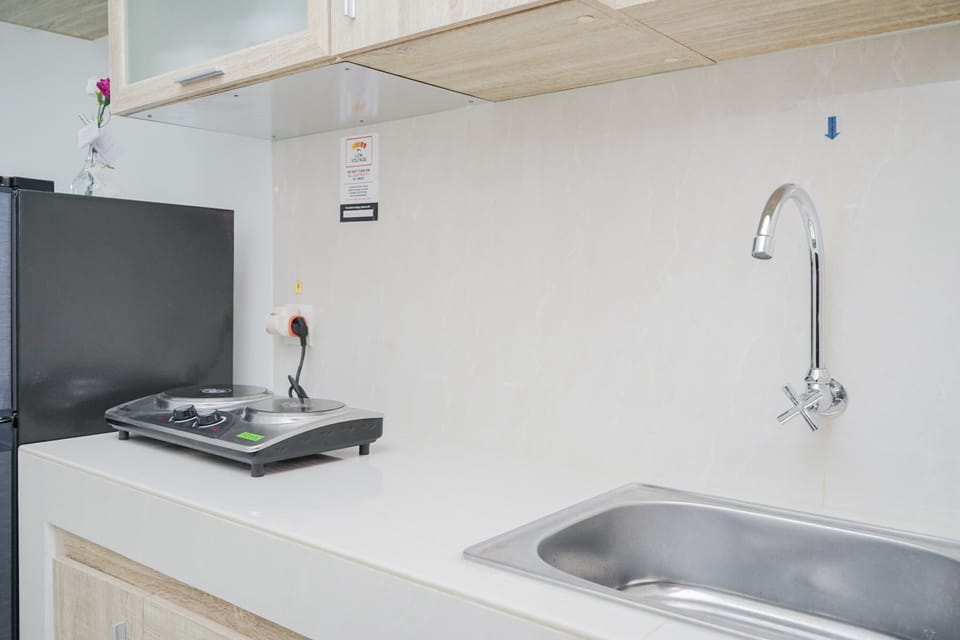 Room | Private kitchen | Fridge, stovetop, cookware/dishes/utensils