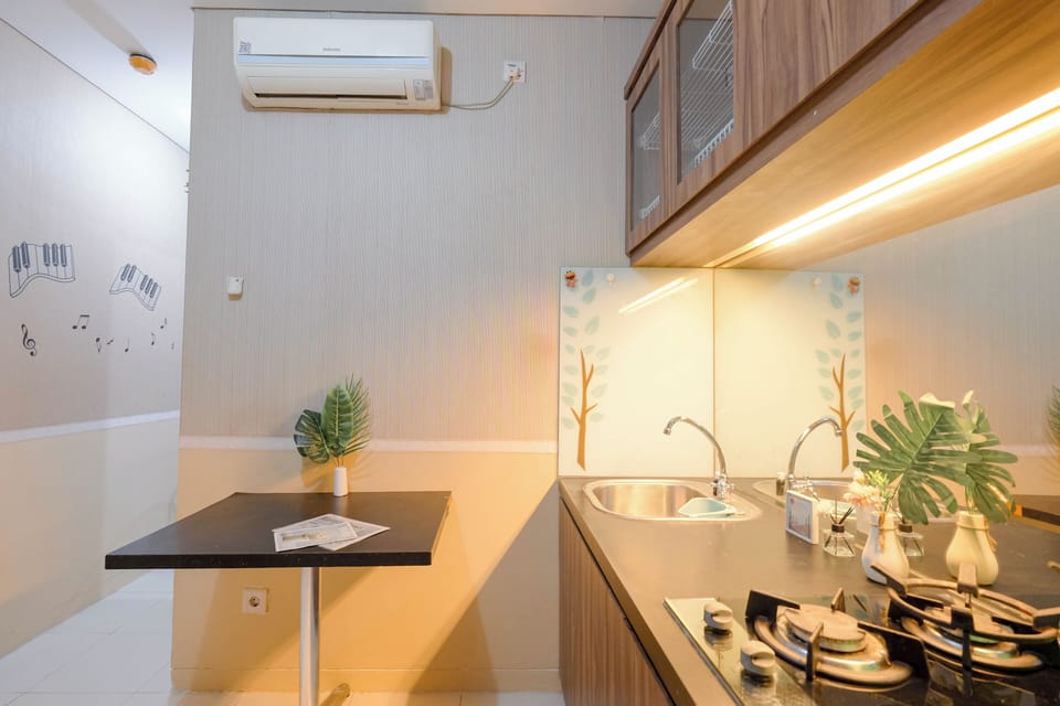 Room | Private kitchen | Fridge, stovetop, cookware/dishes/utensils