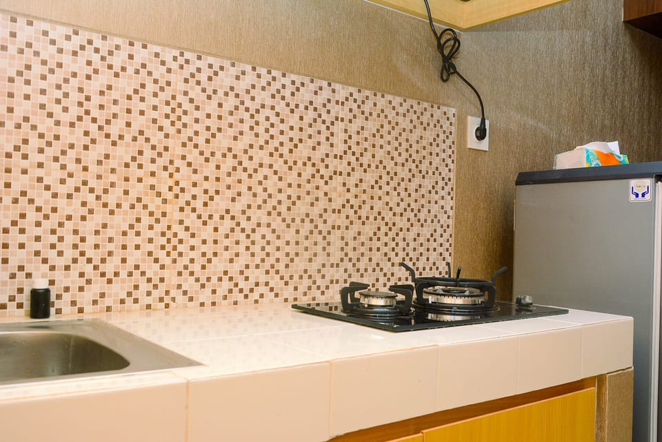 Room | Private kitchen | Fridge, stovetop, cookware/dishes/utensils