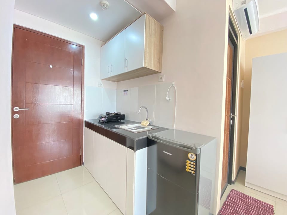 Room | Private kitchen | Fridge, stovetop, electric kettle, cookware/dishes/utensils