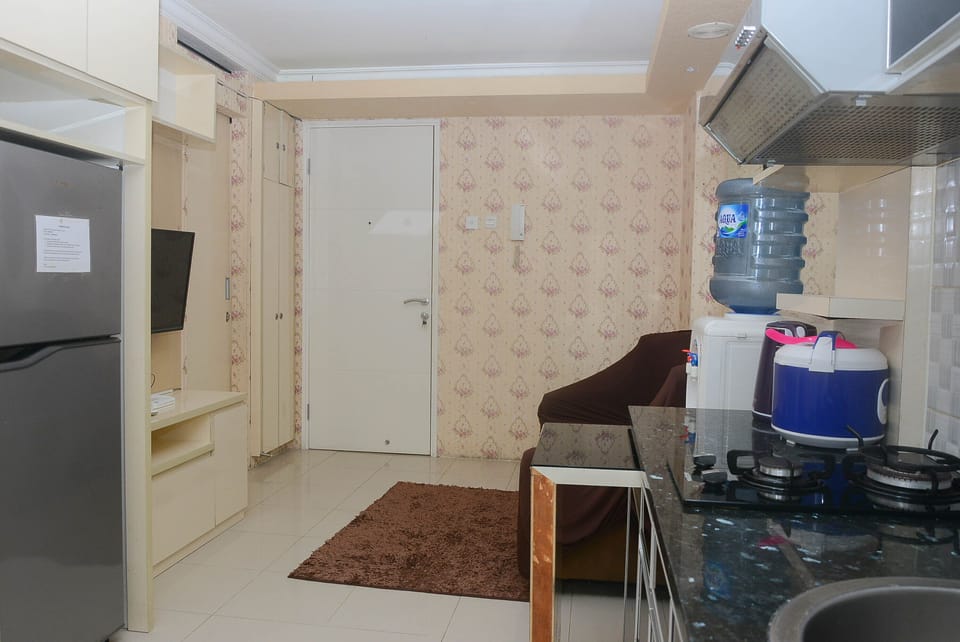 Room | Private kitchen | Fridge, stovetop, cookware/dishes/utensils