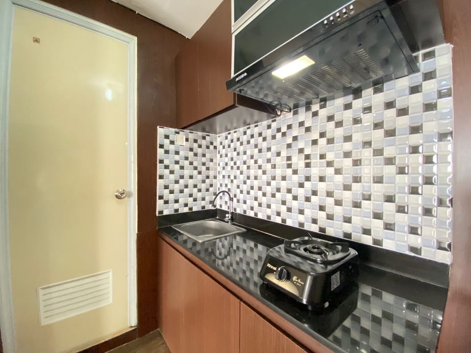Room | Private kitchen | Fridge, stovetop, electric kettle, cookware/dishes/utensils