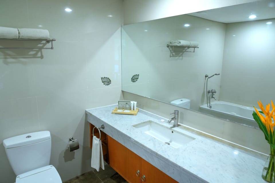 Oak Tree Emerald Hotel & Conventions Semarang Hotel in Indonesia